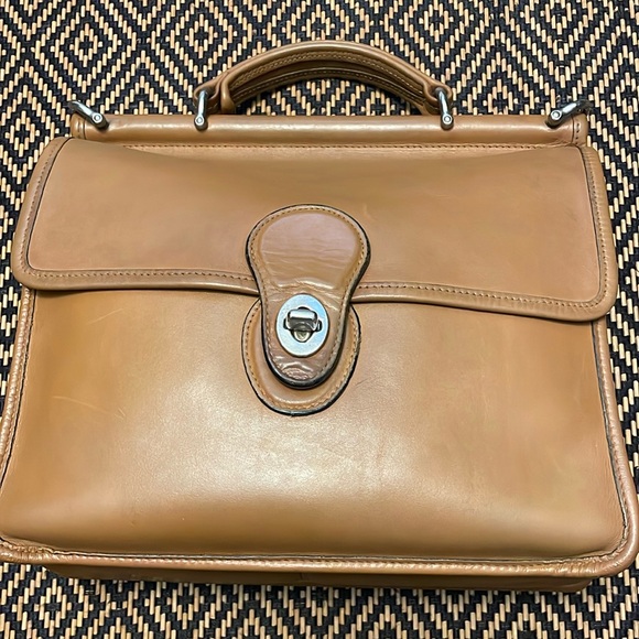 Vintage/Y2K Coach Willis Camel with Nickel Hardware 9927 - Picture 1 of 16